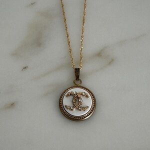 Vintage Gold and White Pendant Necklace